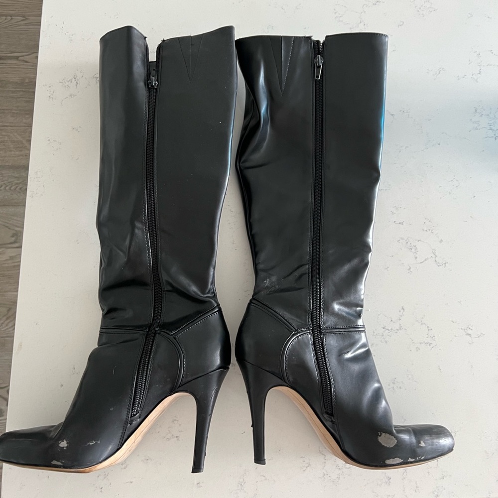 pointed heel boots